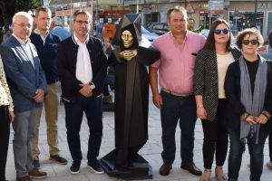 Estatua da Muller Labrega instalada en Sigüeiro Estatua da Muller Labrega instalada en Sigüeiro